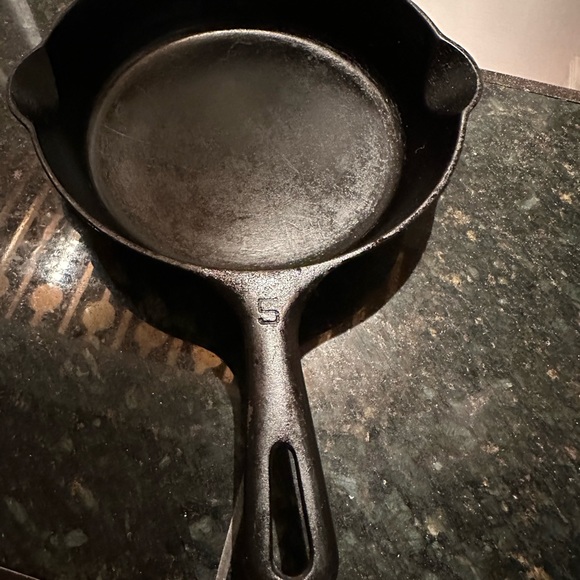 Griswold cast iron skilled No. 5 - Picture 5 of 5
